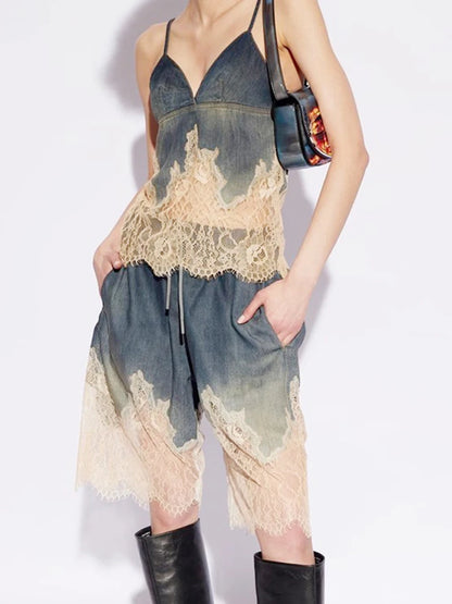 Ärmelloses Damen-Midikleid mit Rundhalsausschnitt und Patchwork-Falten im Colorblock-Design – figurbetont und stilvoll.