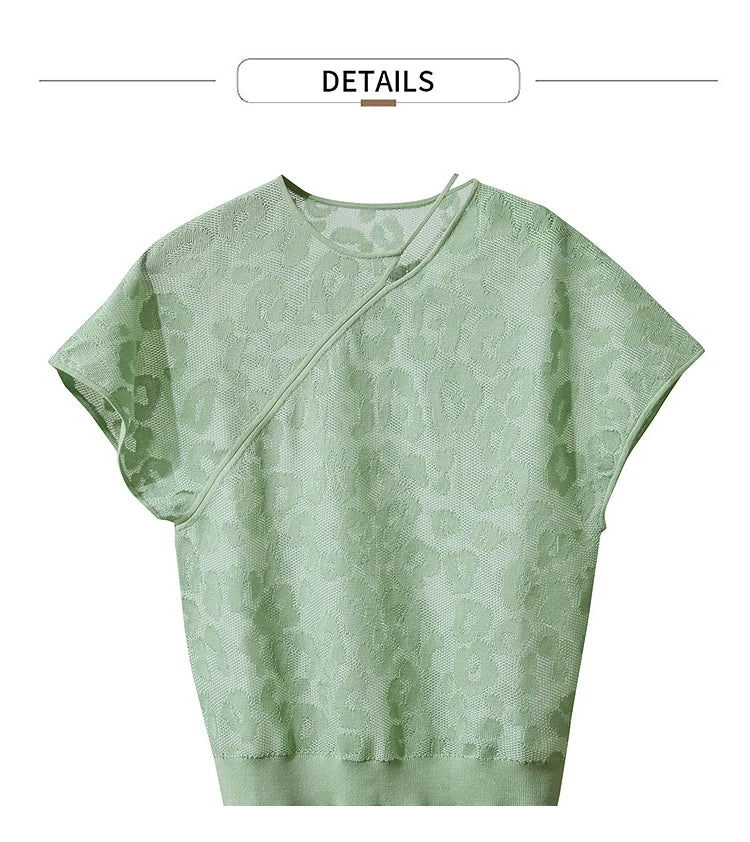 Damen-T-Shirt in hellem Grün mit floralen Jacquard-Details und kurzen Ärmeln