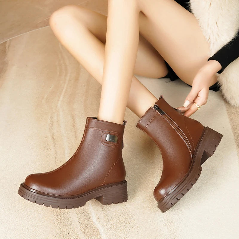 AIYUQI Damen-Knöchelstiefel aus braunem Leder mit flauschigem Innenfutter und Blockabsatz