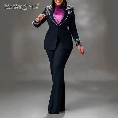 Elegantes Damen-Kleid mit Rundhalsausschnitt und kurzen Ärmeln – figurbetontes Design mit Stickerei und Bohrmuster.