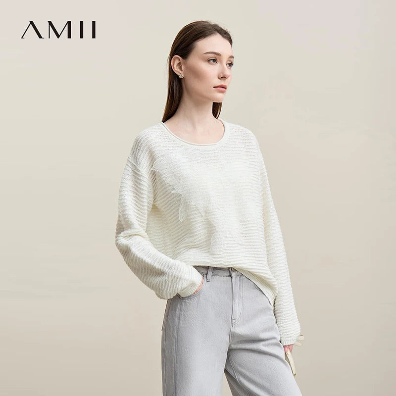 Cremefarbener Strickpullover mit Rundhalsausschnitt und feinem Zickzack-Strick