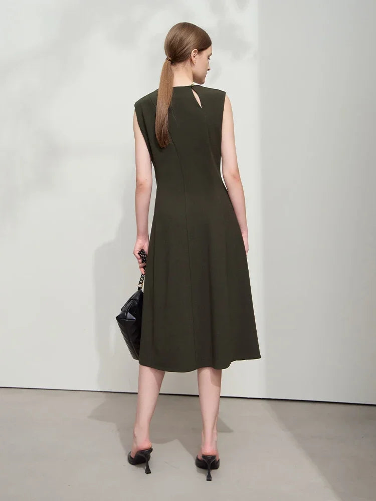 Flexibles Tailliertes Damenkleid Für Elegante Sommertage