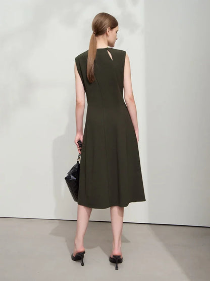 Flexibles Tailliertes Damenkleid Für Elegante Sommertage