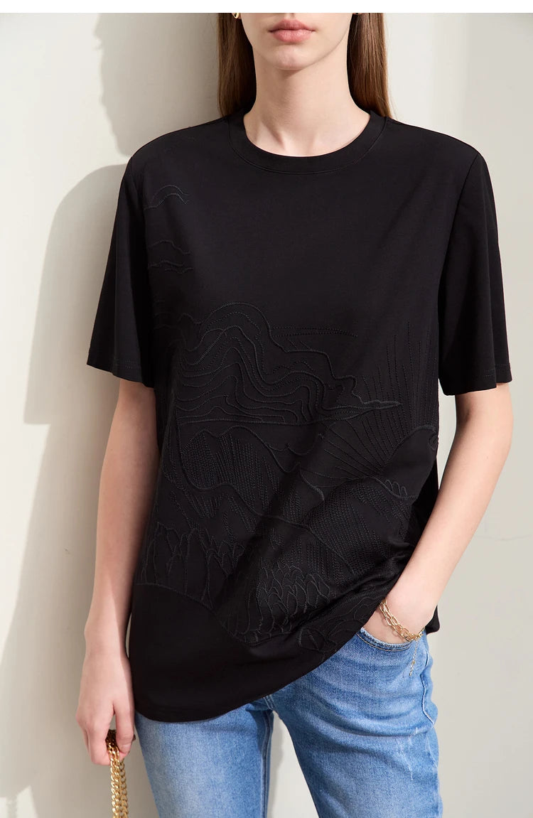Damen T-Shirt mit minimalistischer Stickerei im lässigen Stil für den Sommer
