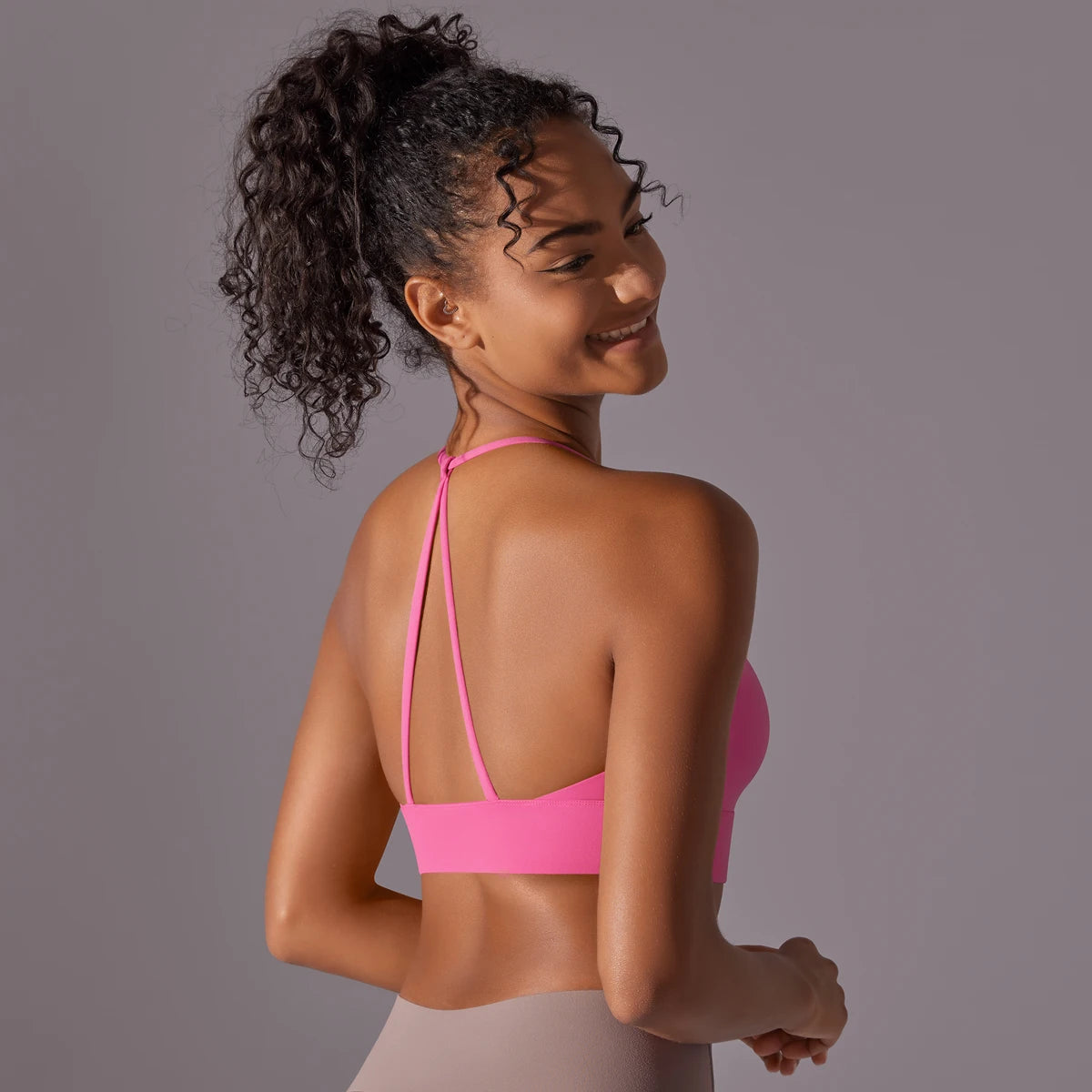 Sport-Bustier mit Racerback und schmalen Rückenträgern, pink