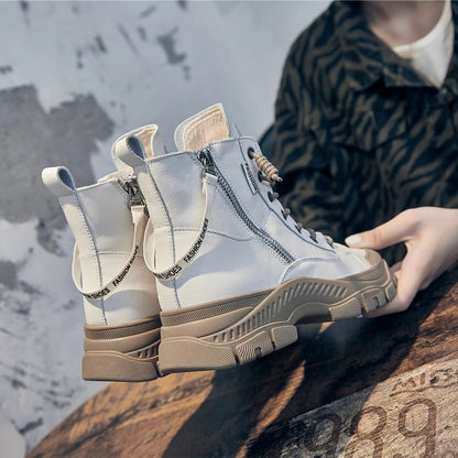 Weiße Sneaker-Boots mit Schnürung und seitlichem Reißverschluss, beige Profilsohle