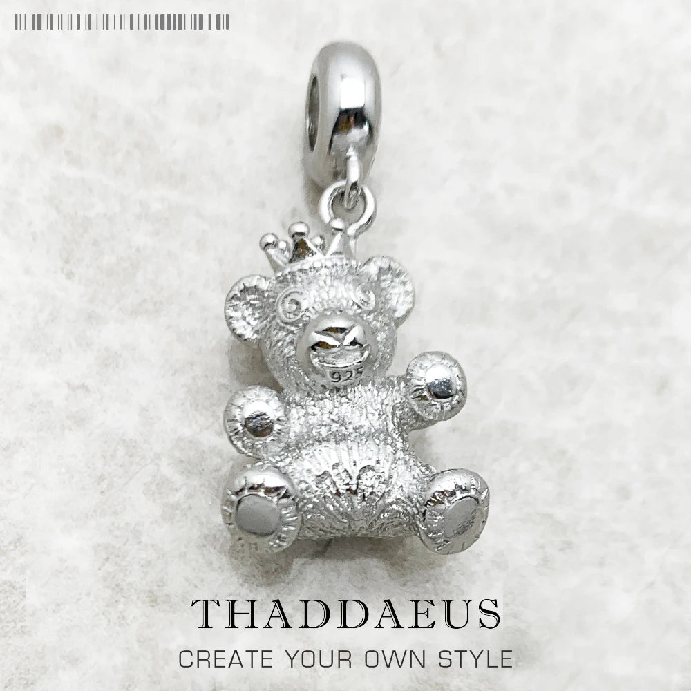 Silberfarbener 925 Sterling-Silber Teddy-Bär Anhänger mit Krone, Vorderansicht