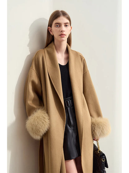 Damen Langer Mantel aus Wolle mit abnehmbaren Fuchspelzmanschetten und Taschen