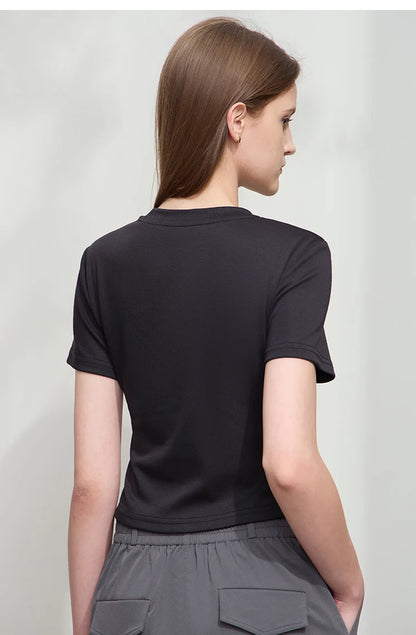 Damen Kurzarm T-Shirt im minimalistischen Design für den Sommer 2025