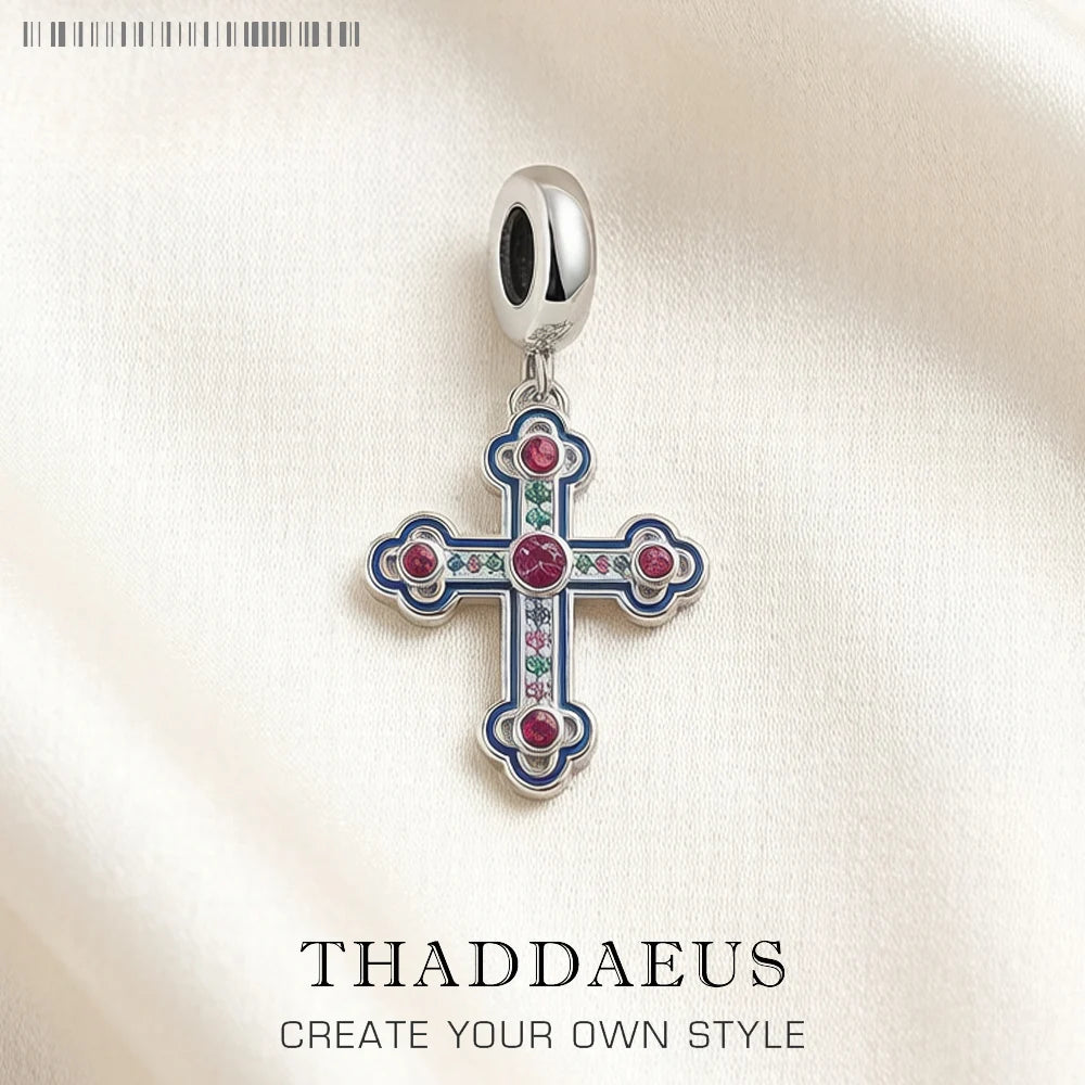 Kreuz-Anhänger aus 925 Sterling Silber mit blauem Rahmen und roten sowie violetten Emaille-Details