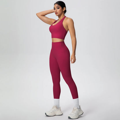 Yoga-Set in Weinrot: ärmelloses Nackenfrei-Top und Leggings