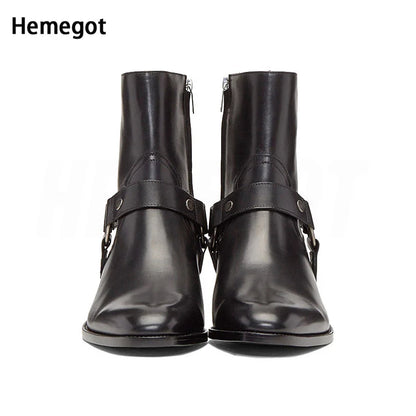 Chelsea-Boots Vorderansicht mit Schnallriemen und seitlichem Reißverschluss, Glattleder schwarz