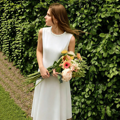 Modernes Ärmelloses Bürokleid Für Damen Mit Optimalen Schnitt