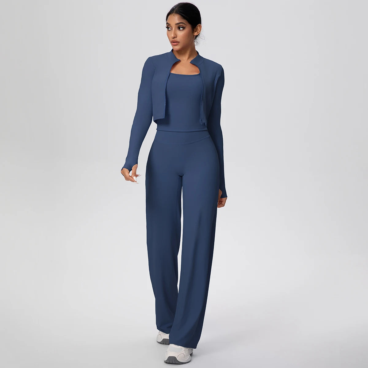 Sport-Set mit Brustpolster-Top und kurzem Jäckchen, weite Hose, navy