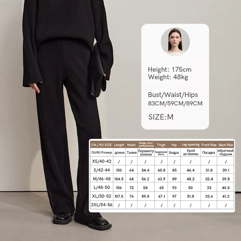 Rollkragenpullover aus Strick in Schwarz, Nahaufnahme von Kragen und Oberteil