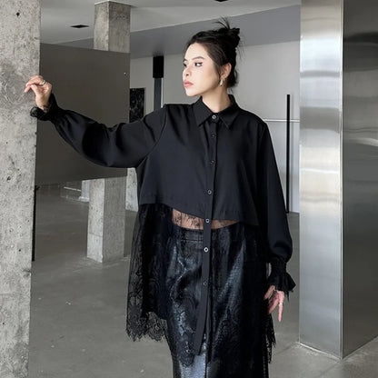Elegantes Damen-Minikleid mit Rundhalsausschnitt, langen Ärmeln und Schnürung im Patchwork-Design – figurbetont und stilvoll.