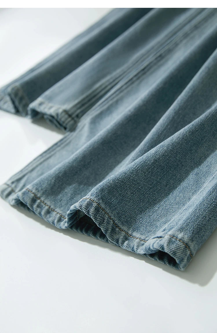 Damen Jeans im minimalistischen Stil mit weitem Bein und niedriger Taille