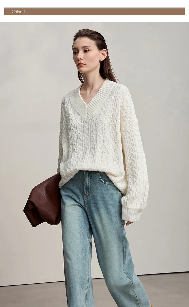 Damenpullover mit V-Ausschnitt in creme, langarmig und mit geprägtem Zopfmuster