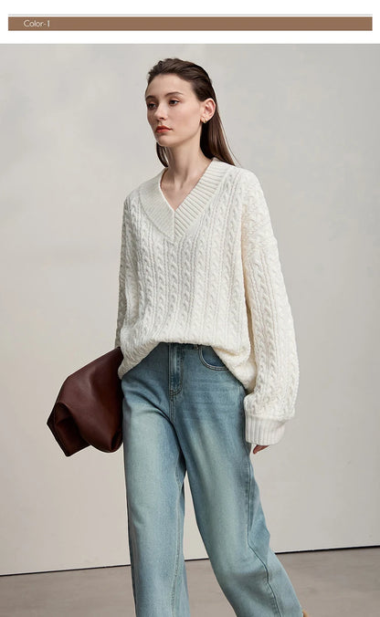 Damenpullover mit V-Ausschnitt in creme, langarmig und mit geprägtem Zopfmuster