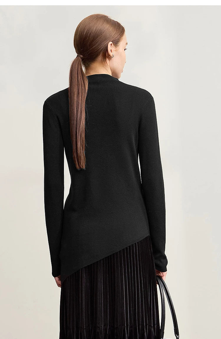 Amii-Pullover in Schwarz, Rückansicht: Halb-Rollkragen, langärmlig, asymmetrischer Saum