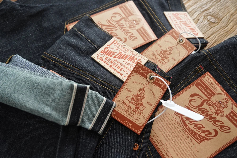Herren Jeans aus Sommer Selvedge Denim mit lockerer Passform und hohem Bund