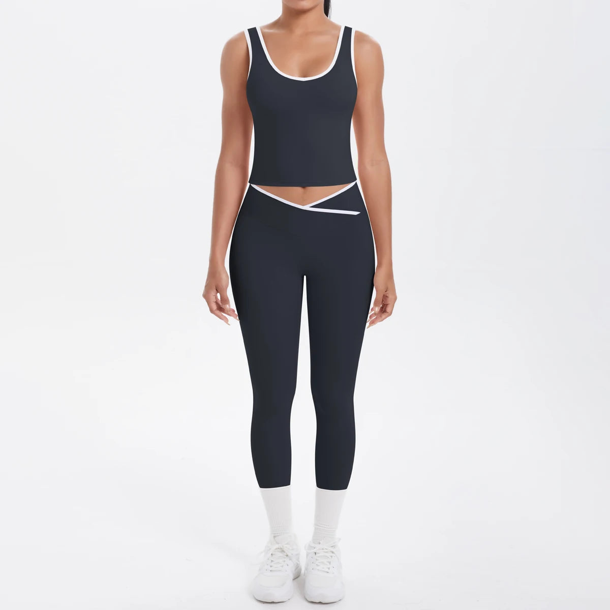 Schwarzes Damen-Yoga-Set: ärmelloses Top und 3/4-Leggings mit kontrast Einsätzen