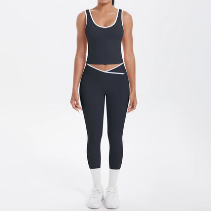 Schwarzes Damen-Yoga-Set: ärmelloses Top und 3/4-Leggings mit kontrast Einsätzen