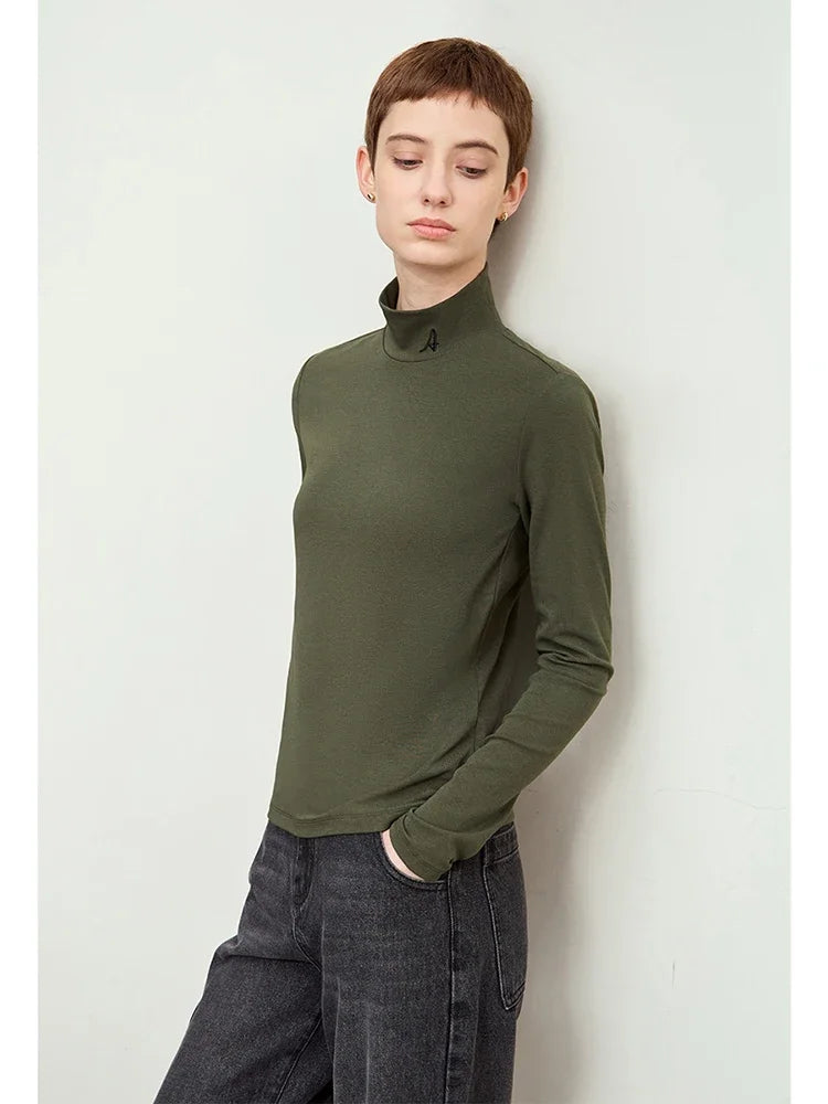 Damen T-Shirts im Minimalismus-Stil mit Mock-Neck und Stickerei aus Baumwolle