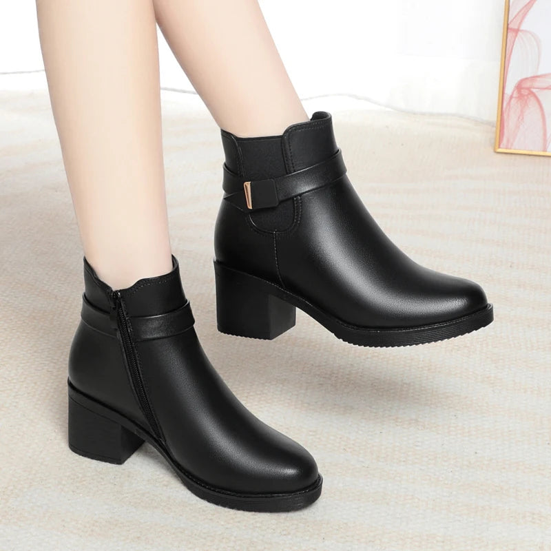 Damenstiefeletten schwarz: kurzer Schaft, Blockabsatz, Reißverschluss