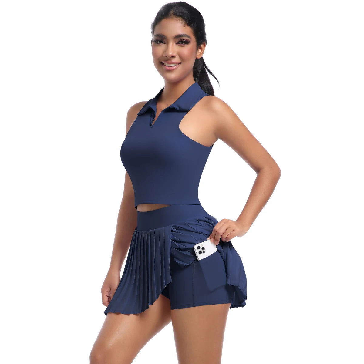 Dunkelblauer Yogaanzug mit Polokragen-Top und Faltenrock-Shorts, Taschenklappe