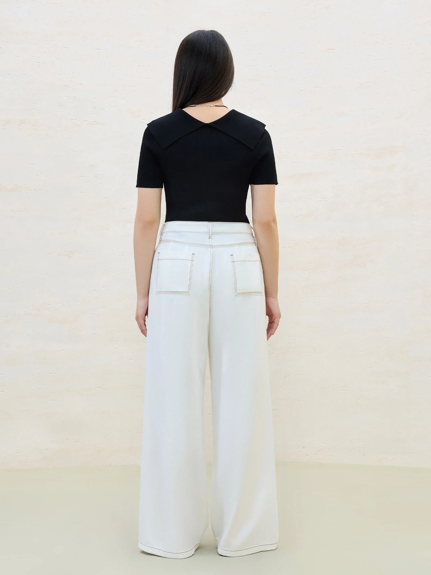 Weites Damen-Shirt mit Buchstaben-Print und langen Ärmeln – ideal für den Frühling und vielseitig kombinierbar.