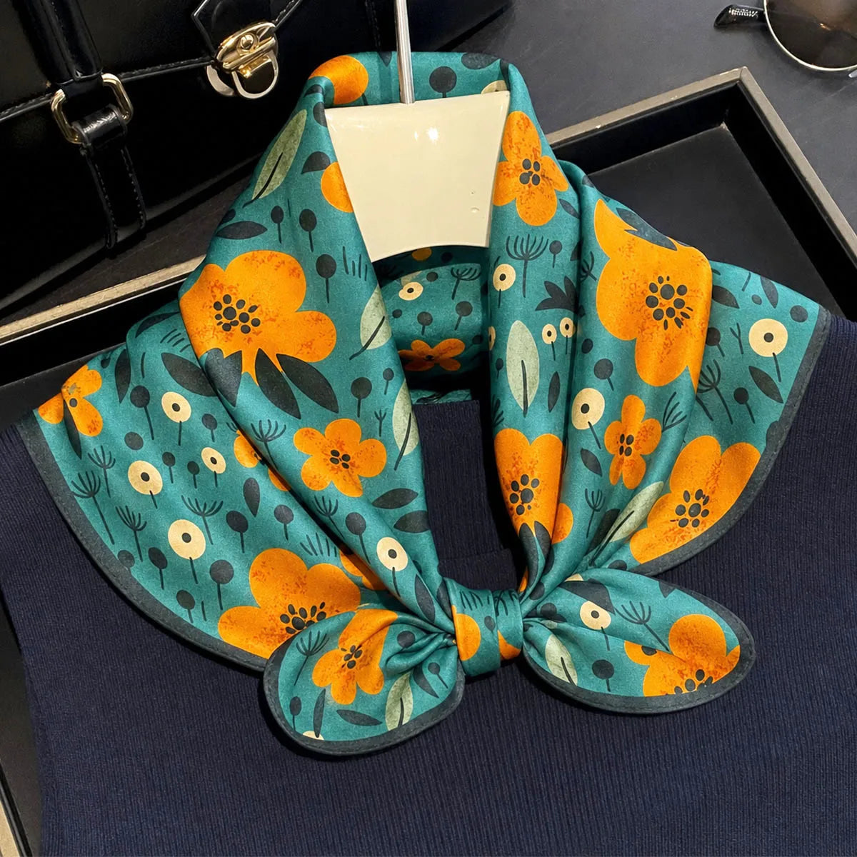 Damen Seidensatin Schal 53cm quadratisch Blumenprint Kopftuch Hijab Bandana I