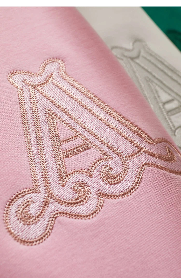 Damen Rundhals-T-Shirt im minimalistischen Stil mit lässiger Stickerei und kurzen Ärmeln