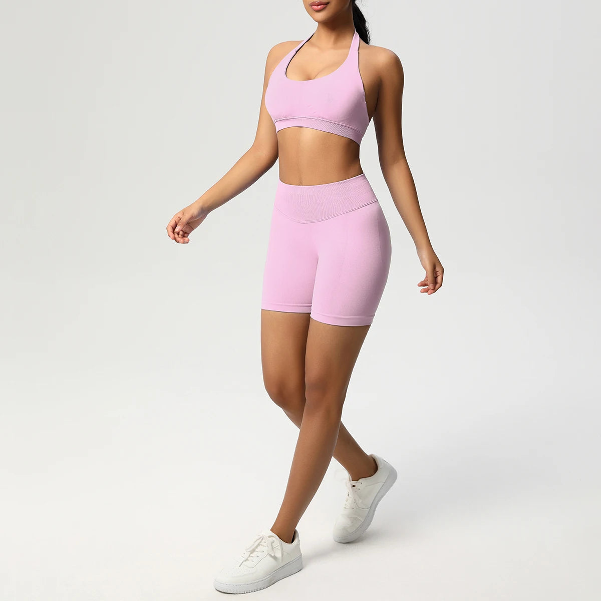 Nahtloses Yoga-Set mit Push-up BH und Shorts, hellrosa
