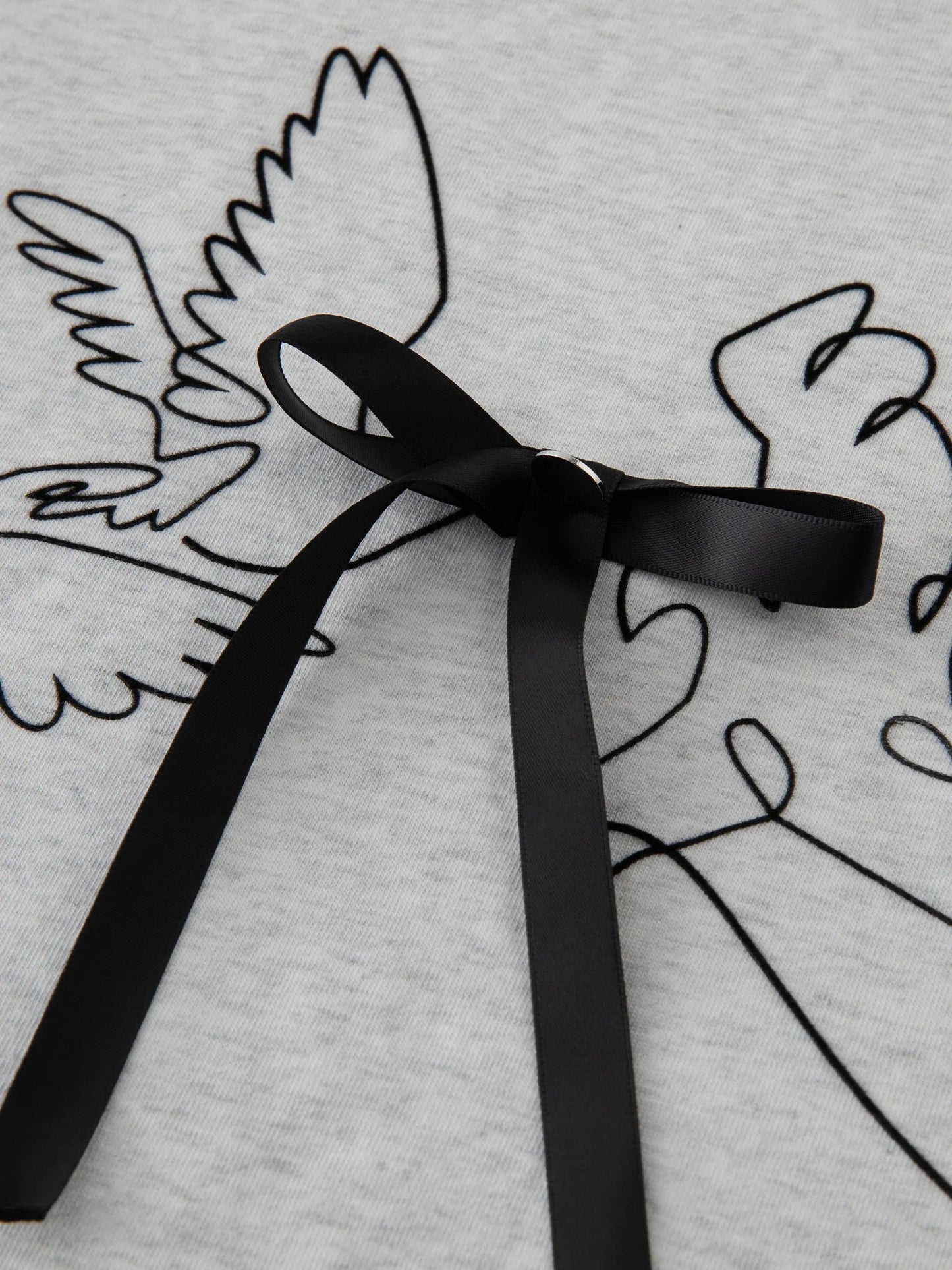 Plus Size Damen T-Shirt mit 3D-Schleife & Vogelmotiv – Sommerliches Kurzarmshirt mit abstraktem Print