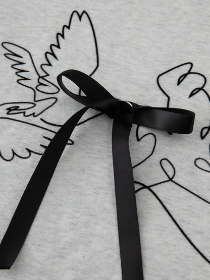 Plus Size Damen T-Shirt mit 3D-Schleife & Vogelmotiv – Sommerliches Kurzarmshirt mit abstraktem Print