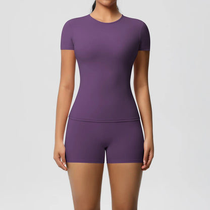 Damen-Fitness-Set: Kurzarm-Top und Bike-Shorts in Violett