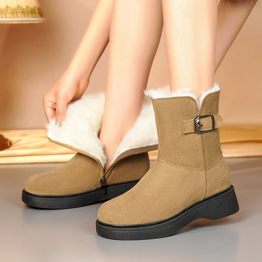 Damen-Snowboots aus Wildlederoptik, khakifarben, mit Fellbesatz und Schnalle, flache Sohle
