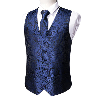 Dunkelblaue Jacquard-Herrenweste mit V-Ausschnitt und Knopfleiste, kombiniert mit Krawatte.