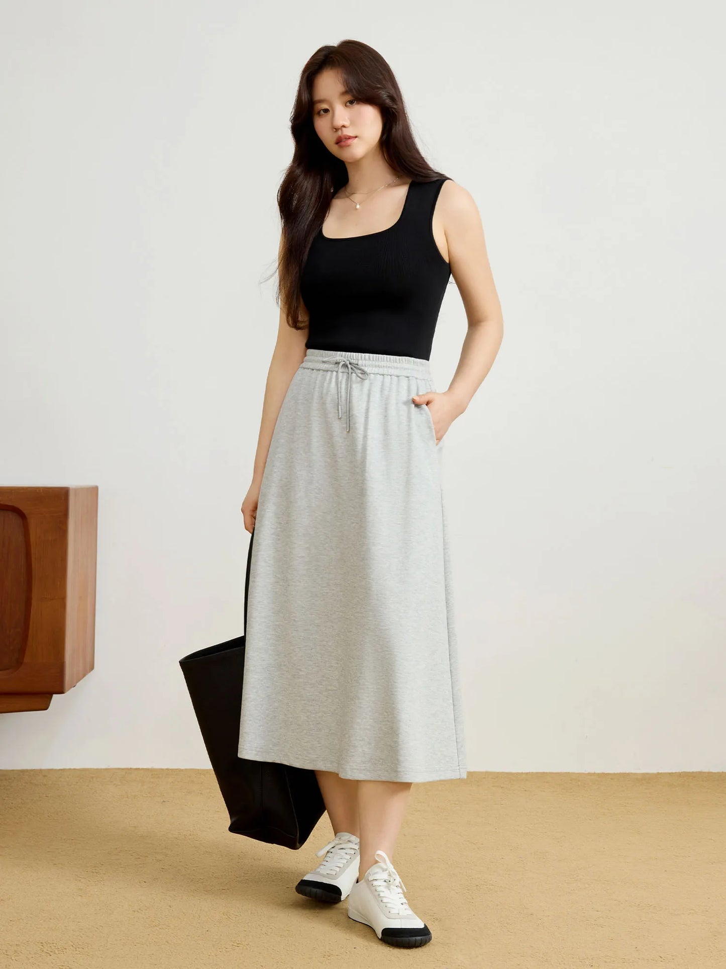 Frühlingshaftes Damen-Shirt in Übergröße mit Puppenkragen und Anti-Falten-Effekt – vielseitig kombinierbar und lässig.
