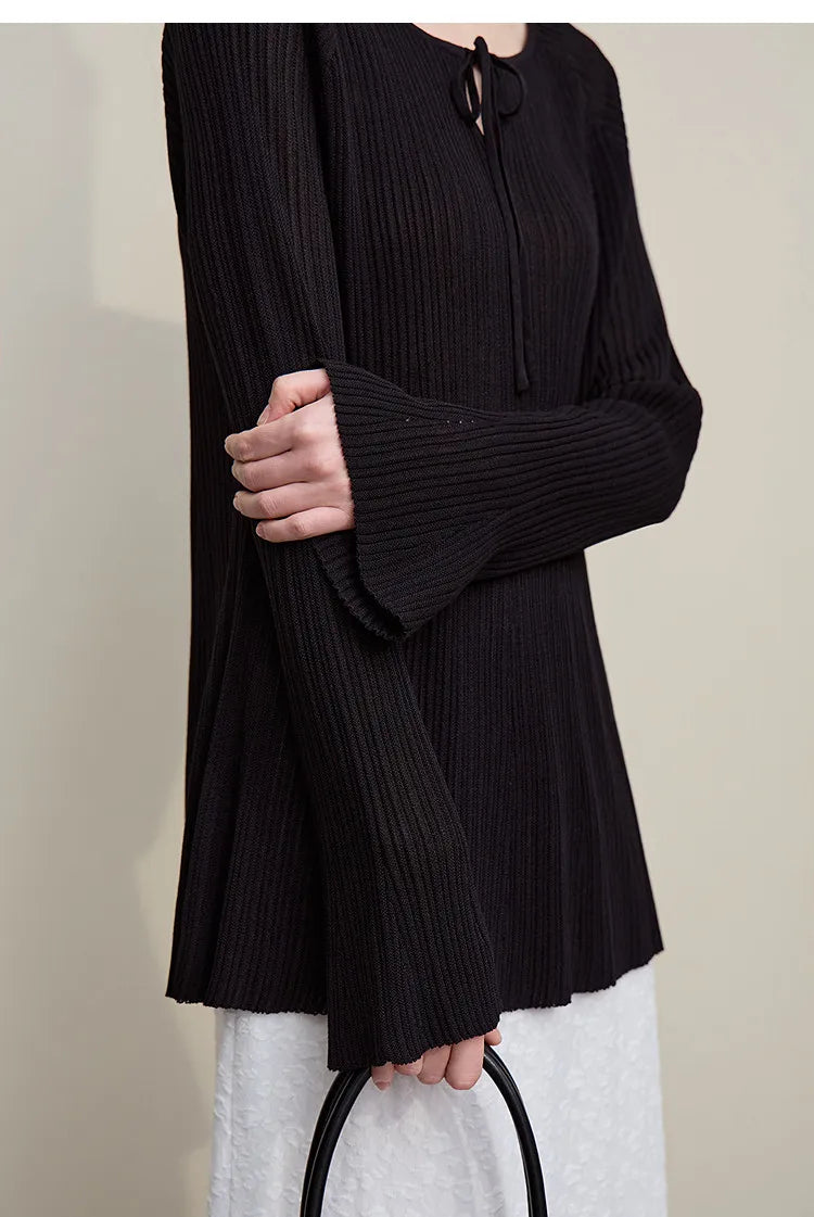 Damenpullover, dunkles Strickdesign mit Knopfleiste und gerippten, kastigen Ärmelsäumen