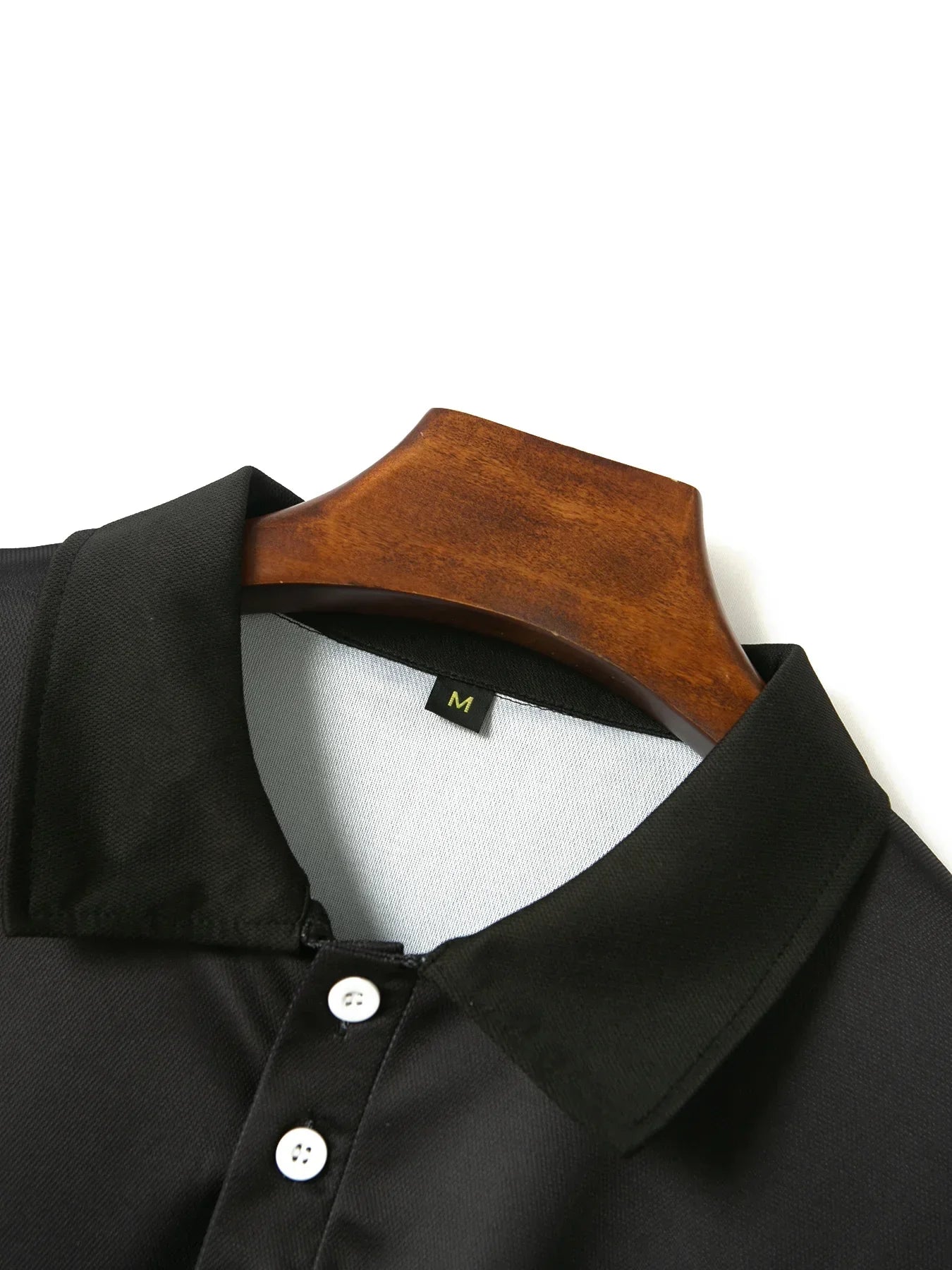 Lässiges Herren-Poloshirt mit digitalem Farbpatch-Druck und Reißverschluss am Kragen – ideal für den Sommer.