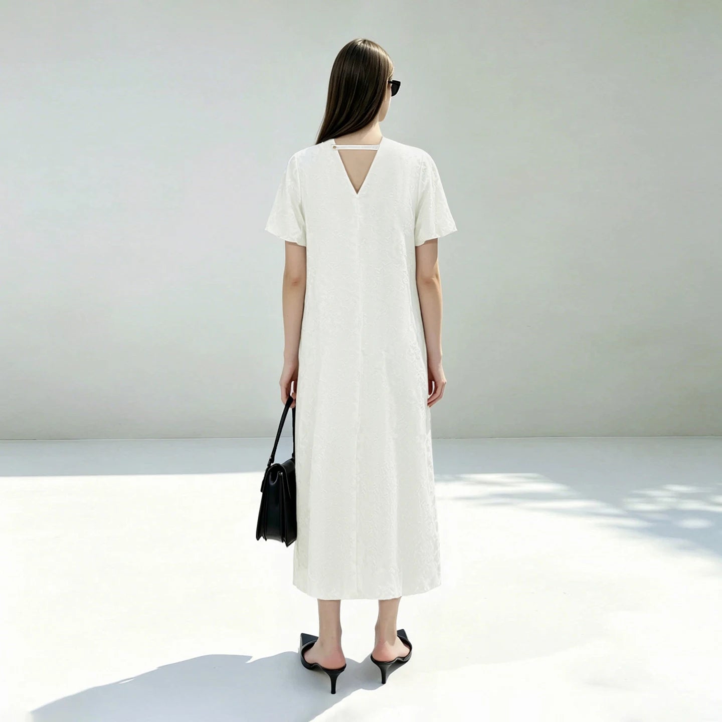 Elegantes Sommerkleid Midi Für Damen Mit Offenen Rücken Und Formstabilen Stoff