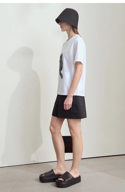 Damen T-Shirt im College-Stil aus leicht elastischem Lyocell mit minimalistischen Druck