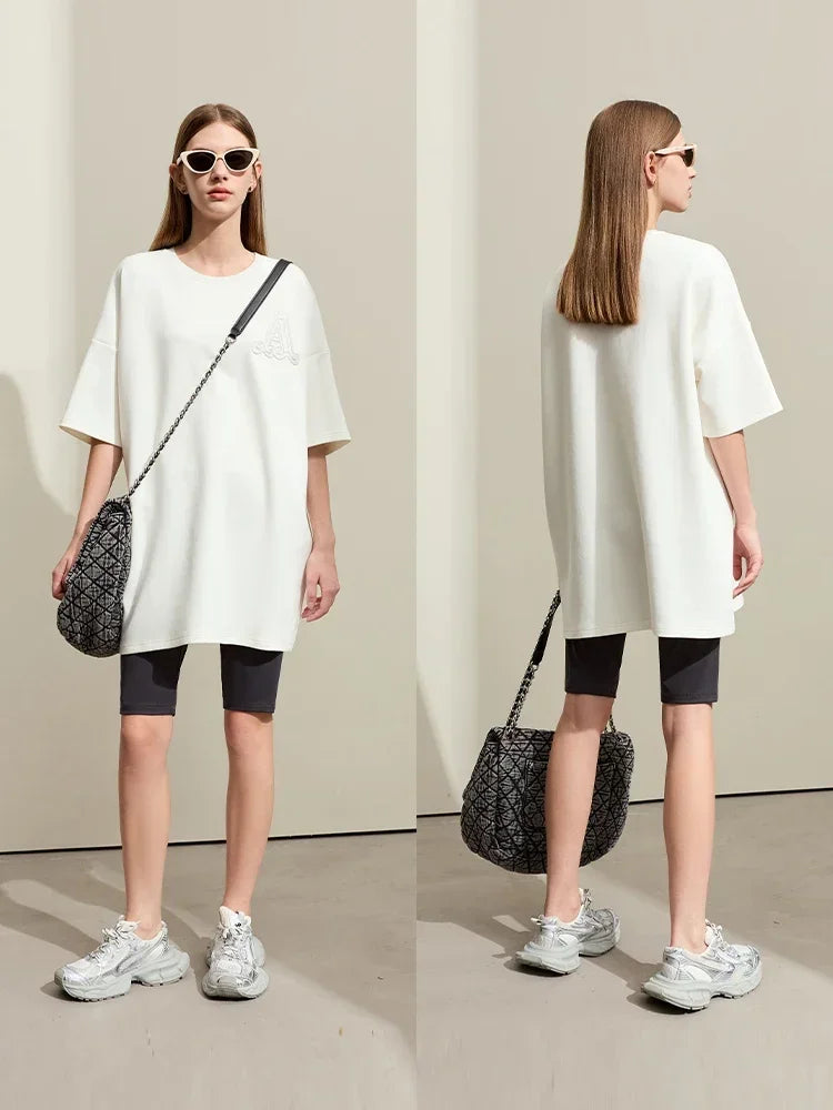 Damen Rundhals-T-Shirt im minimalistischen Stil mit lässiger Stickerei und kurzen Ärmeln