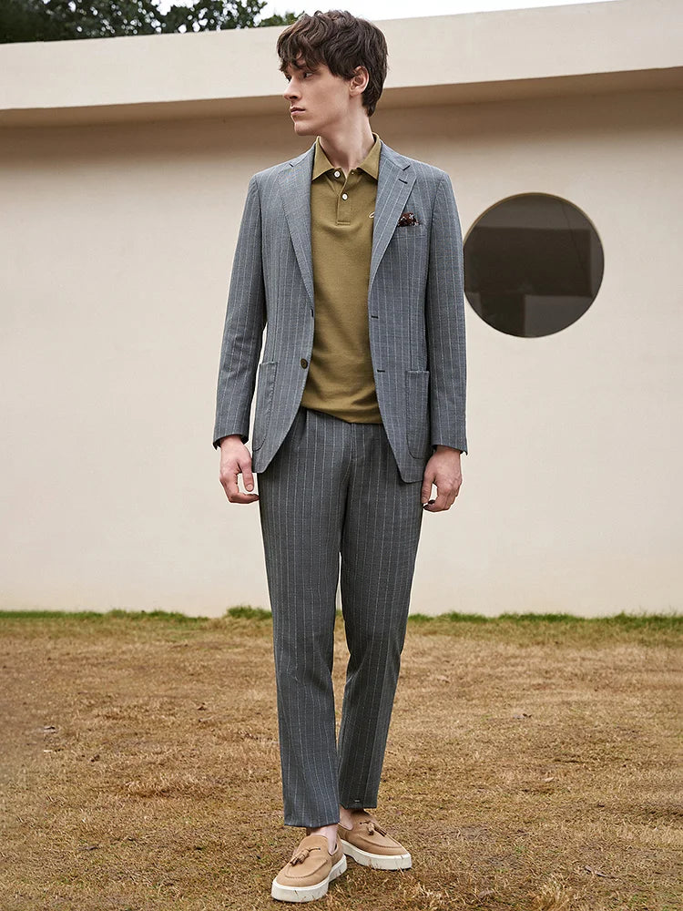 Eleganter Herrenanzug aus 67% Wolle: Grauer Nadelstreifen, Einreiher, Business & Hochzeit, Slim Fit