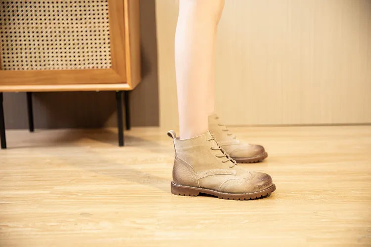Beige kurze Schnürstiefeletten aus Leder