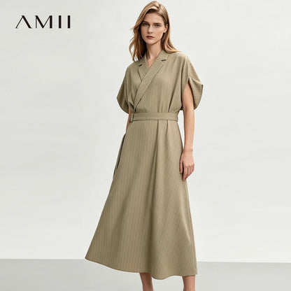 Elegantes Gestreiftes Damenkleid Mit Gürtel Für Büro Und Freizeit