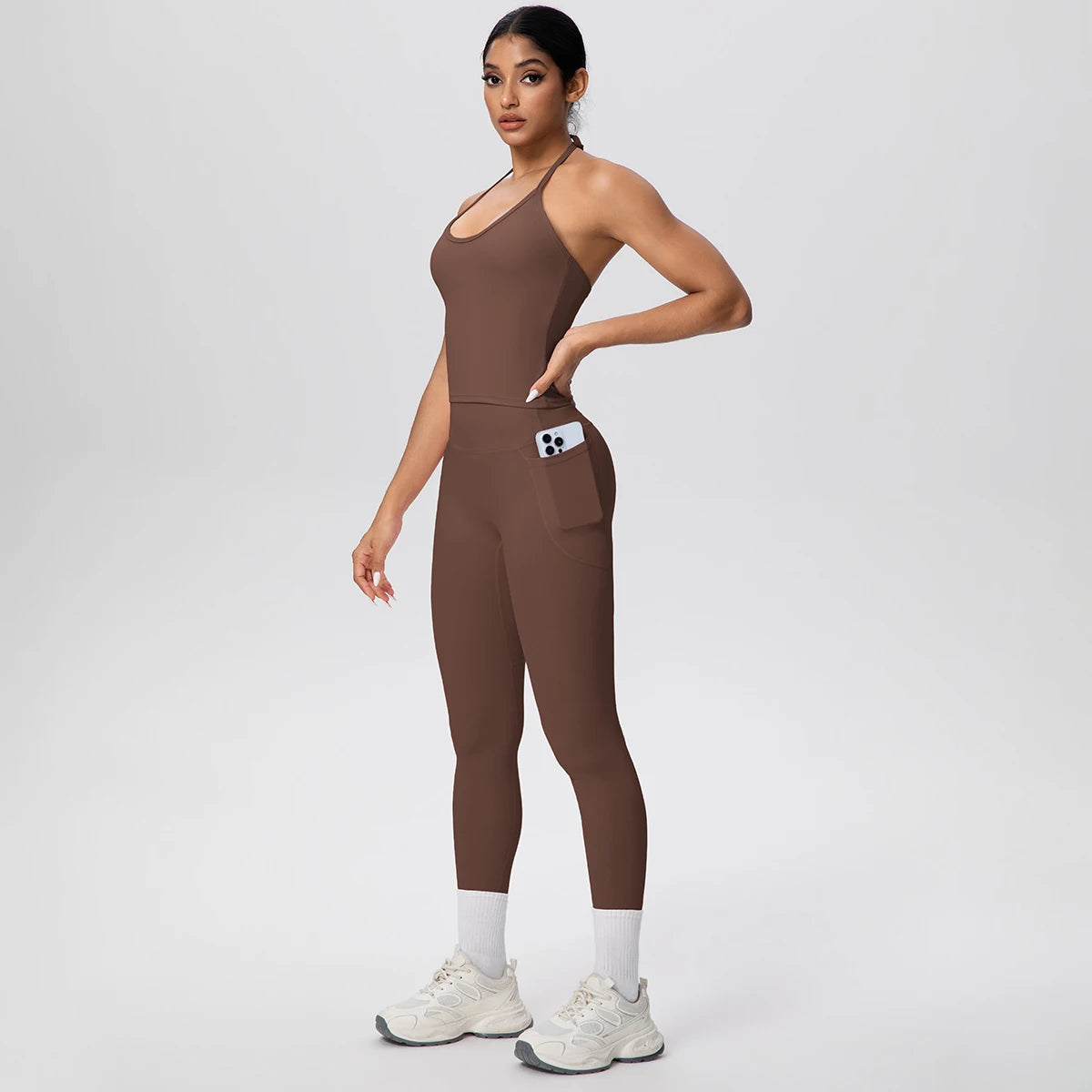 Braunes Yoga-Set: ärmelloses Top und Leggings mit Seitentasche