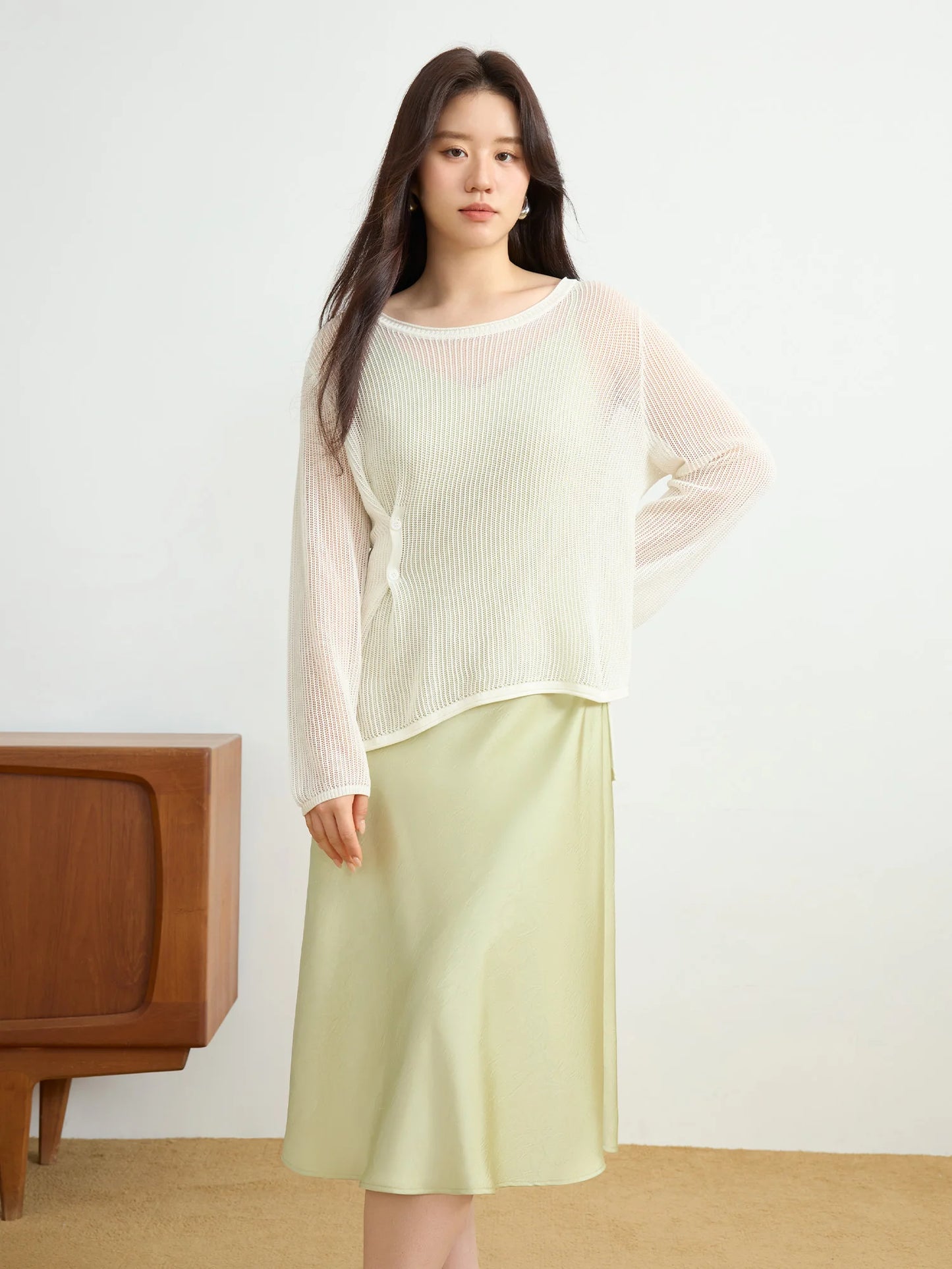 Damen-Sommer-T-Shirt mit V-Ausschnitt und Umlegekragen, Slim Fit, mit Buchstaben-Print und kurzen Ärmeln in Beige.